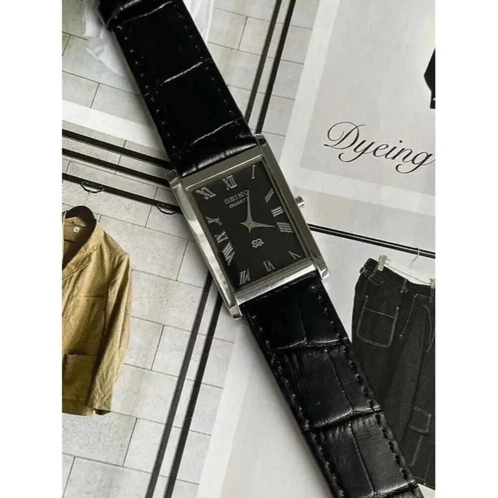 Vintage Style Seiko Quartz Mens Silver Watch & Black accents W/ Leather Strap